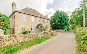 Farmhouse Retreat, 4 Bed, Pet Friendly